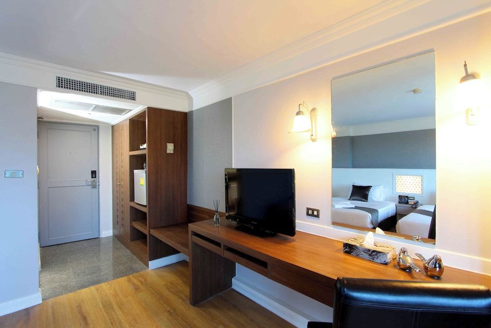 Coco Beach Hotel Jomtien Pattaya Deluxe Twin Room 17