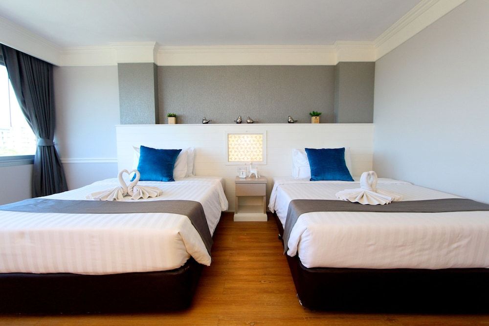 Coco Beach Hotel Jomtien Pattaya Deluxe Twin Room 2