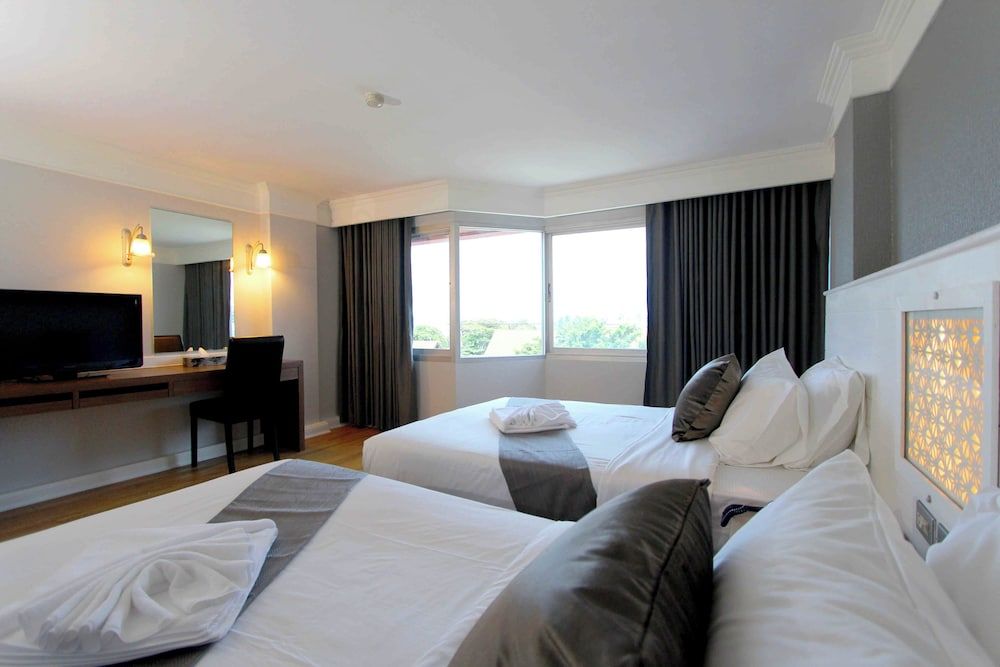 Coco Beach Hotel Jomtien Pattaya Deluxe Twin Room 7