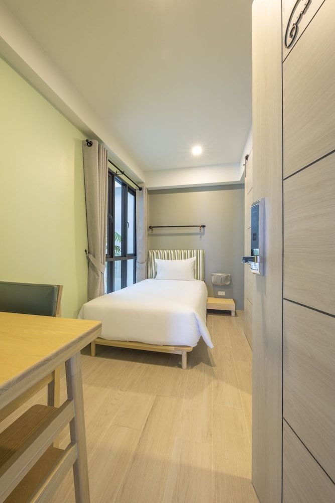 Chamemon Bed Phuket Town