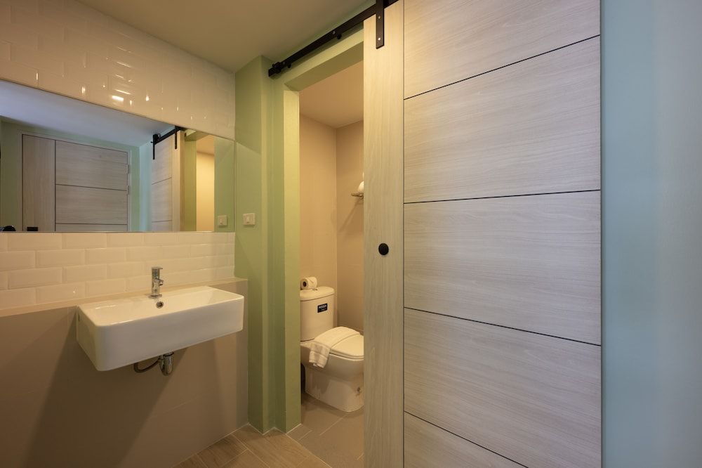 Chamemon Bed Phuket Town Family Junior Suite 8