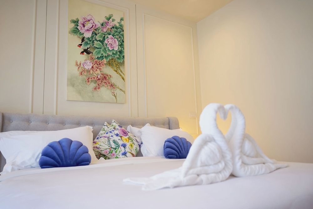 Hawa House Phuket Deluxe Double Room 2