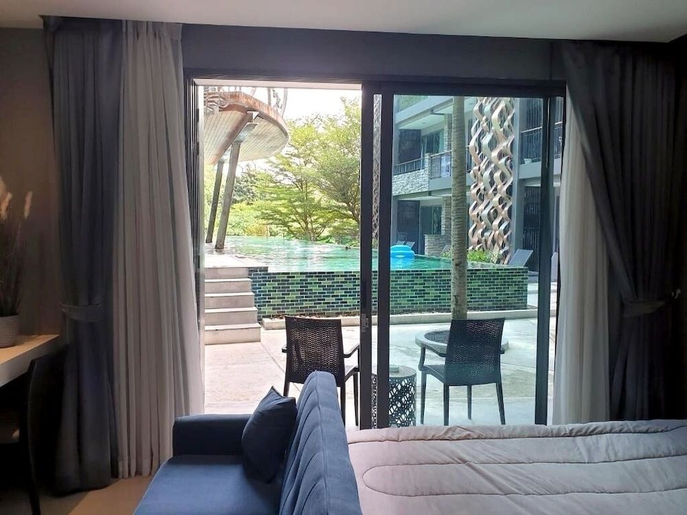 Design Studio, Pool Access