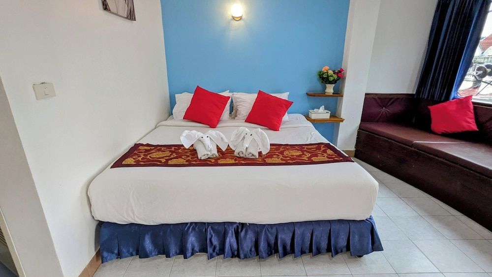 Heaven House Restro & Bar Deluxe Double Room, Balcony 4