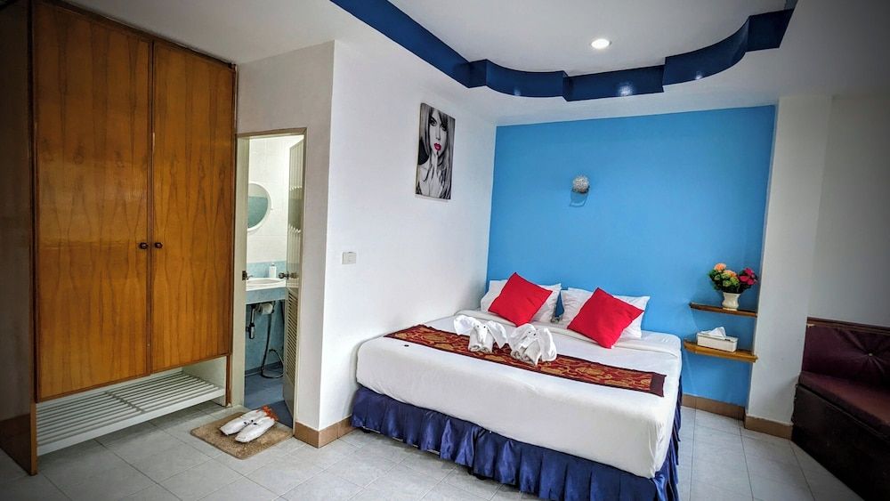 Heaven House Restro & Bar Deluxe Double Room, Balcony 3