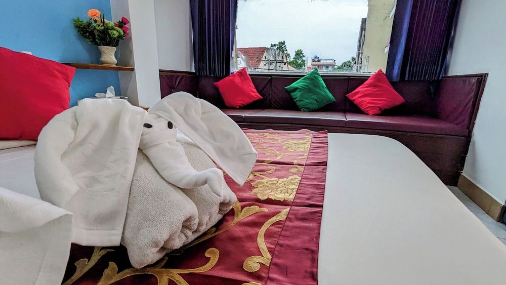 Heaven House Restro & Bar Deluxe Double Room, Balcony 2