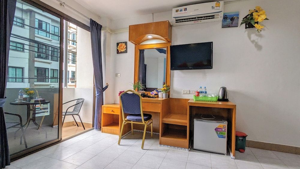 Heaven House Restro & Bar Deluxe Double Room, Balcony 11