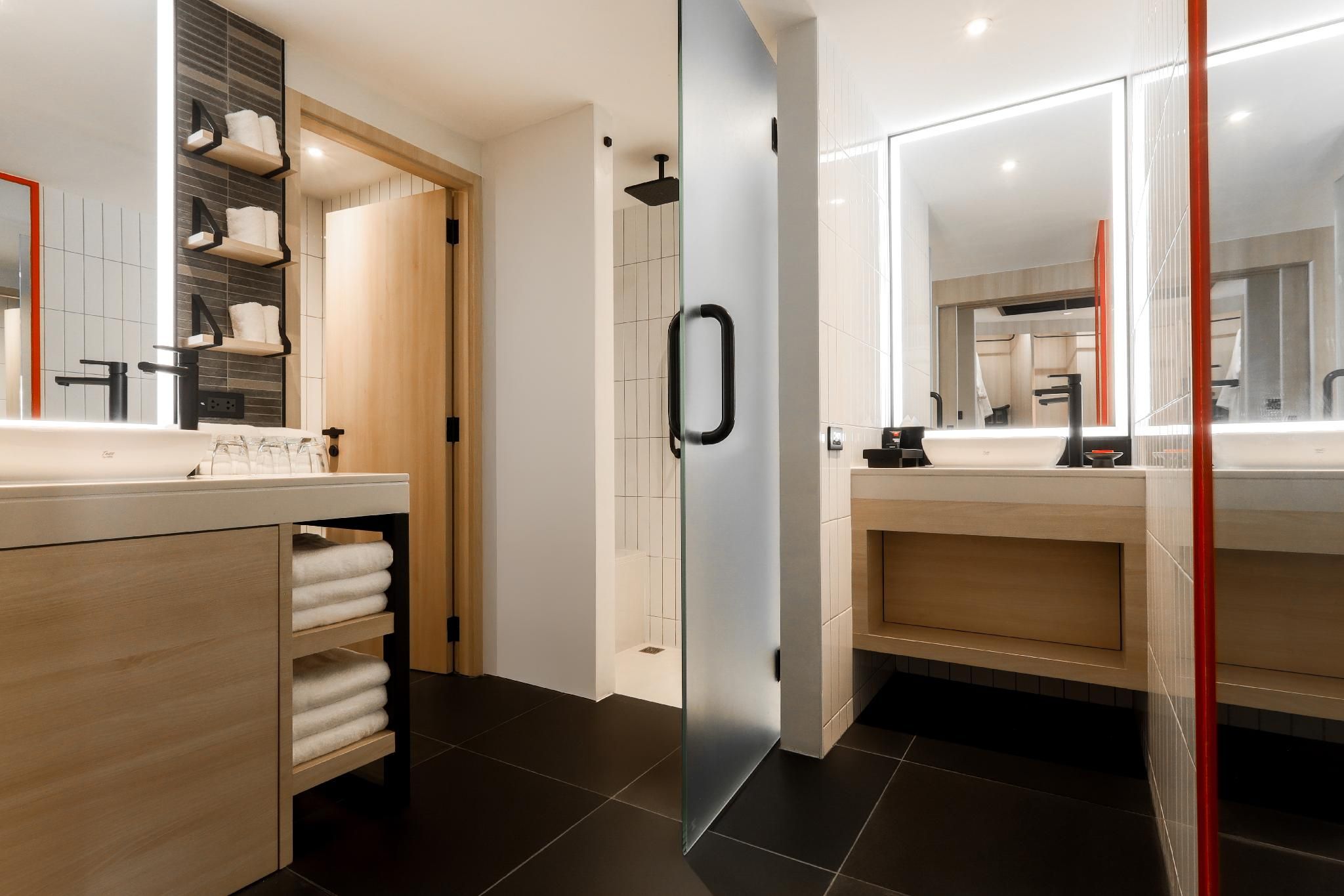 Family & Friends Suite