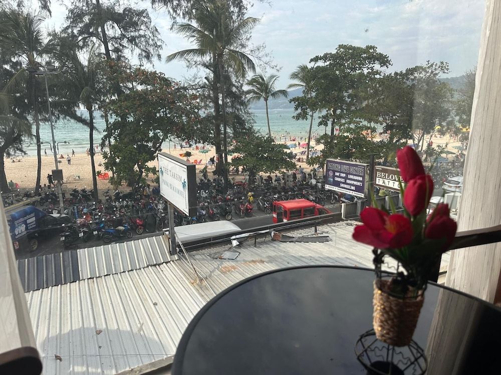 The Taksim Patong Beach Hotel Deluxe Double Room, Beach View 5