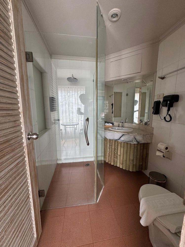 The Taksim Patong Beach Hotel Deluxe Double Room, Beach View 7