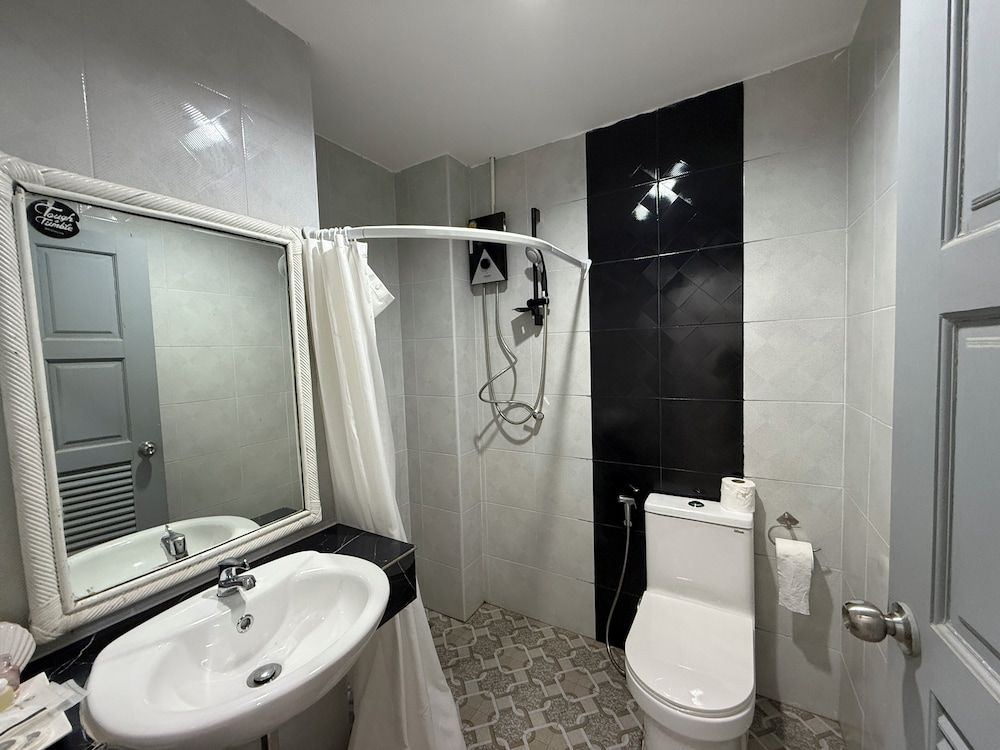 Five Loaves Beds Patong Blossom Nest 7