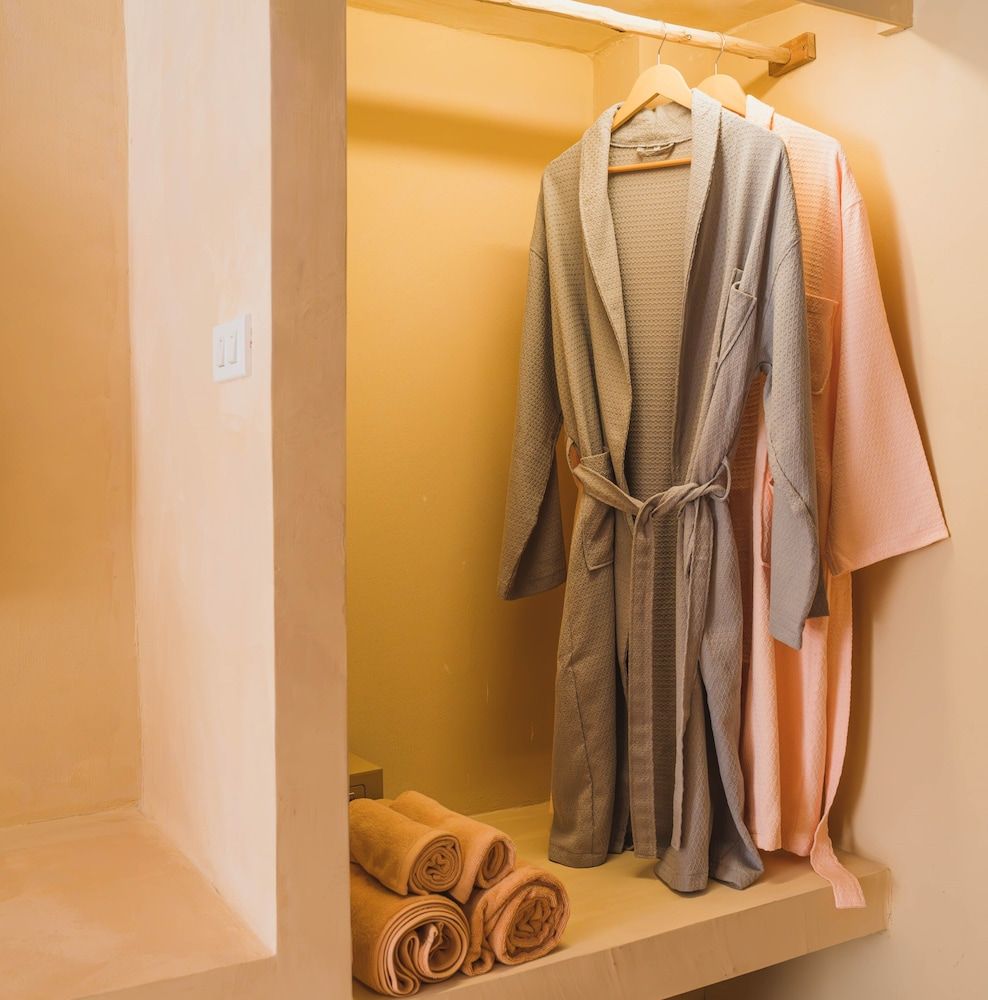 Casa Solana Deluxe Room, 2 Twin Beds, Pool View 9