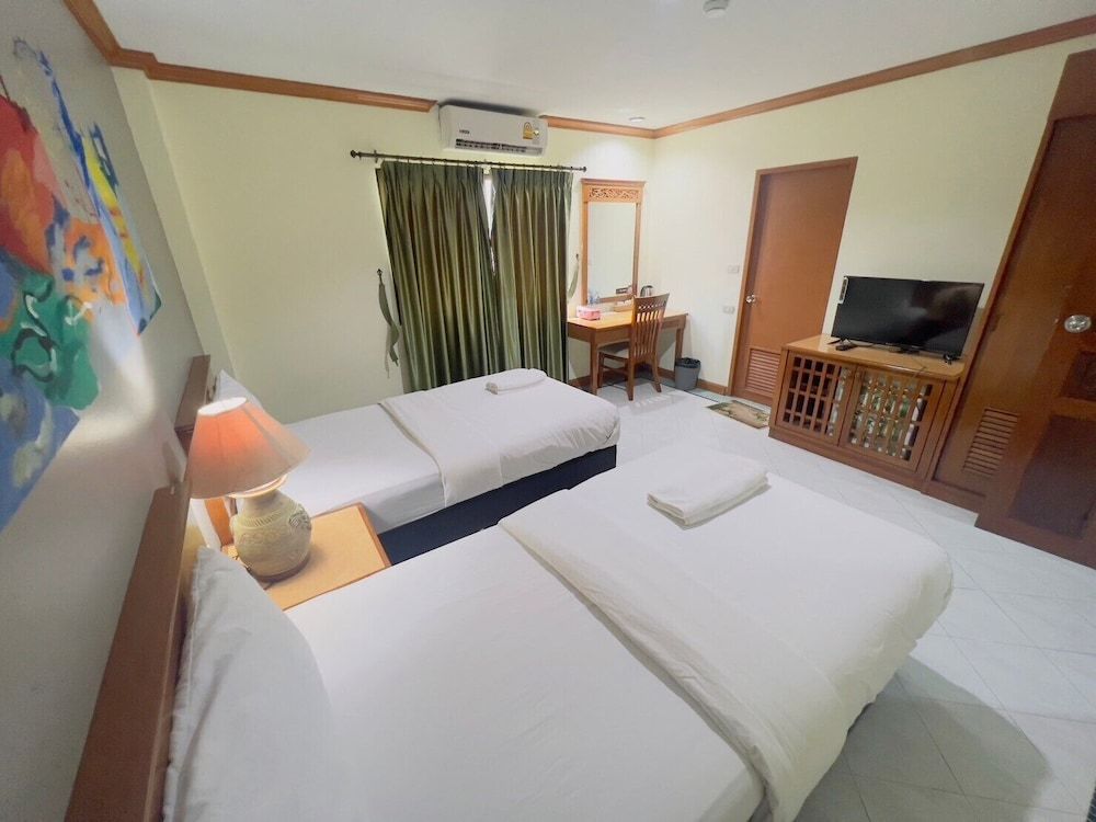 Royal Vista Superior Twin Room 7