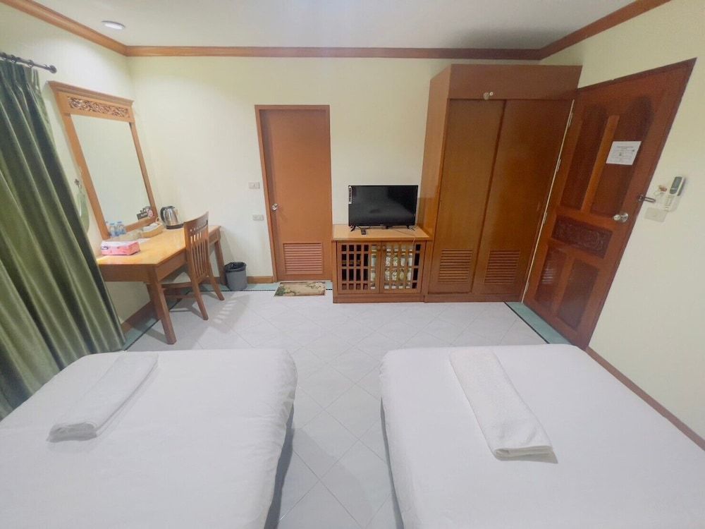 Royal Vista Superior Twin Room 6