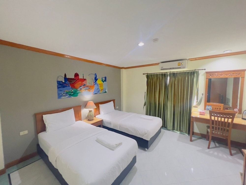 Royal Vista Superior Twin Room 4