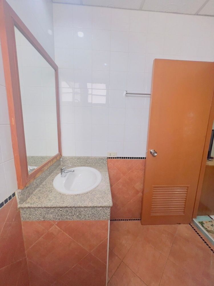 Royal Vista Superior Twin Room 10