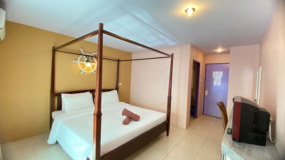 Phi Phi Don Chukit Resort Superior Double Room 4