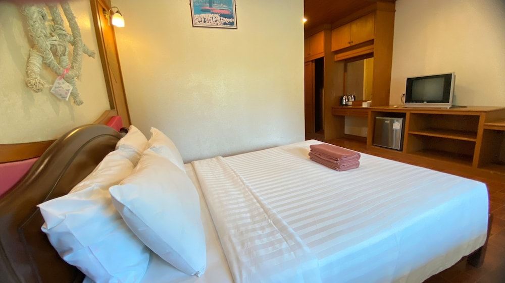 Phi Phi Don Chukit Resort Superior Double Room 2