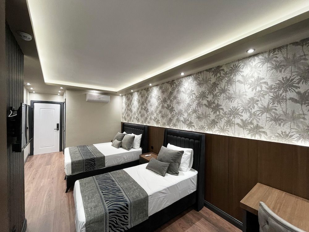 Deluxe Suite