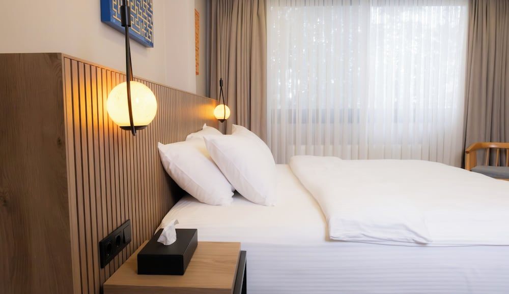 DELUXE DOUBLE ROOM GARDEN VIEW