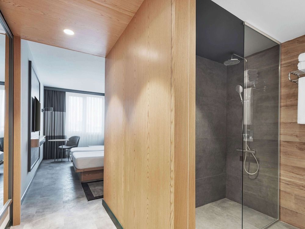 ibis Istanbul Sisli Superior Room, 1 Double Bed, Courtyard View 4