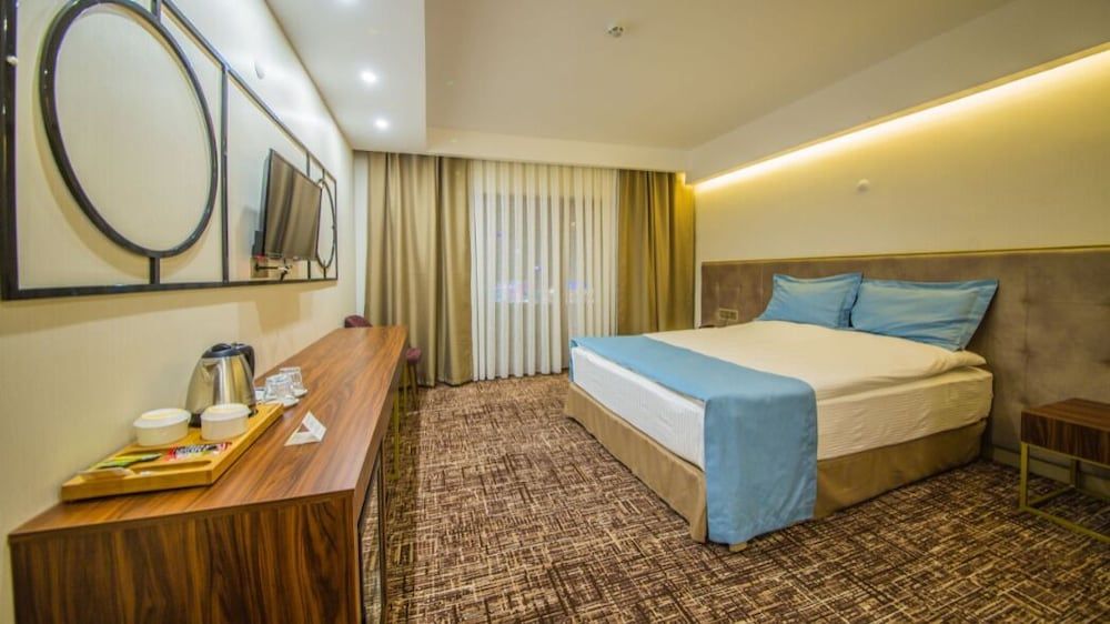 Room, City View