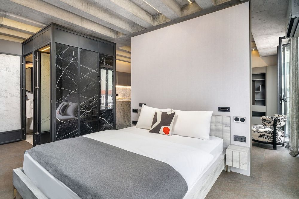 Signature Apartment