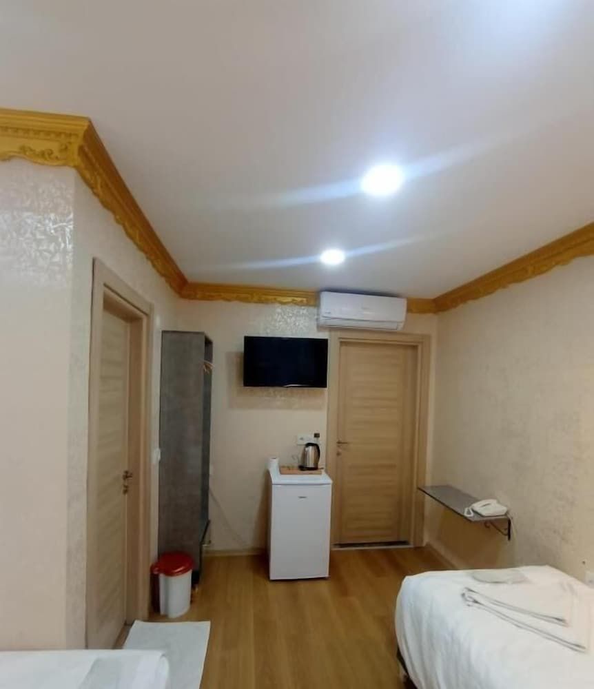 Grand Triple Room