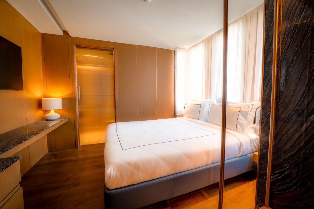 Superior Double Room, 1 King Bed, Non Smoking, Private Bathroom