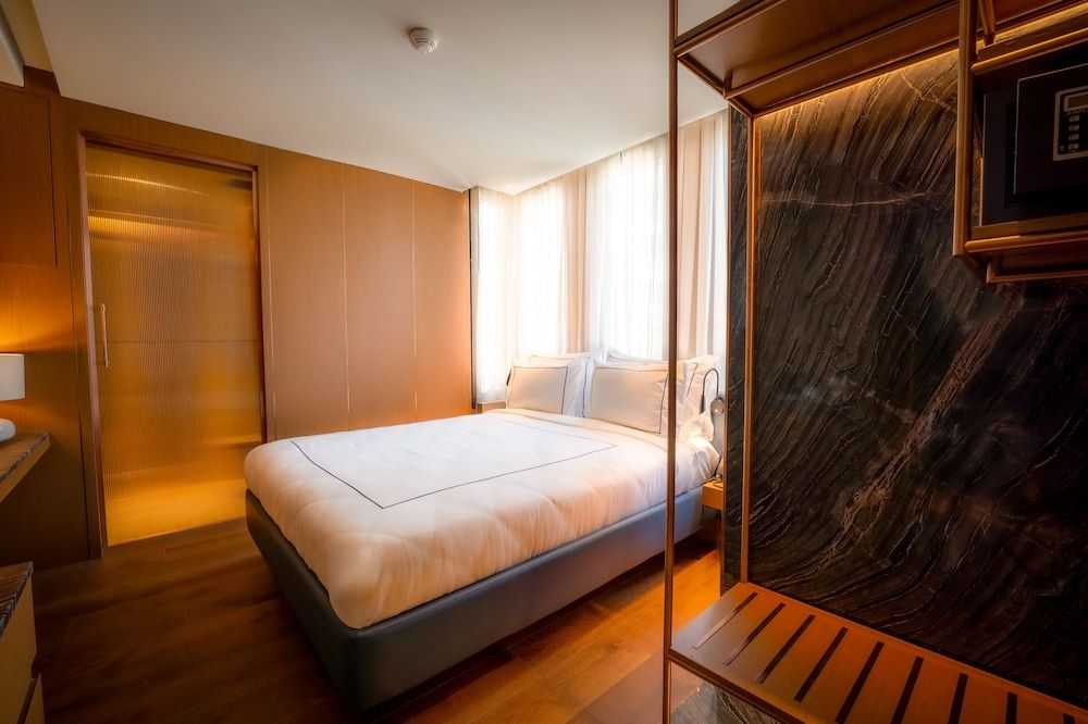 Superior Double Room, 1 King Bed, Non Smoking, Private Bathroom