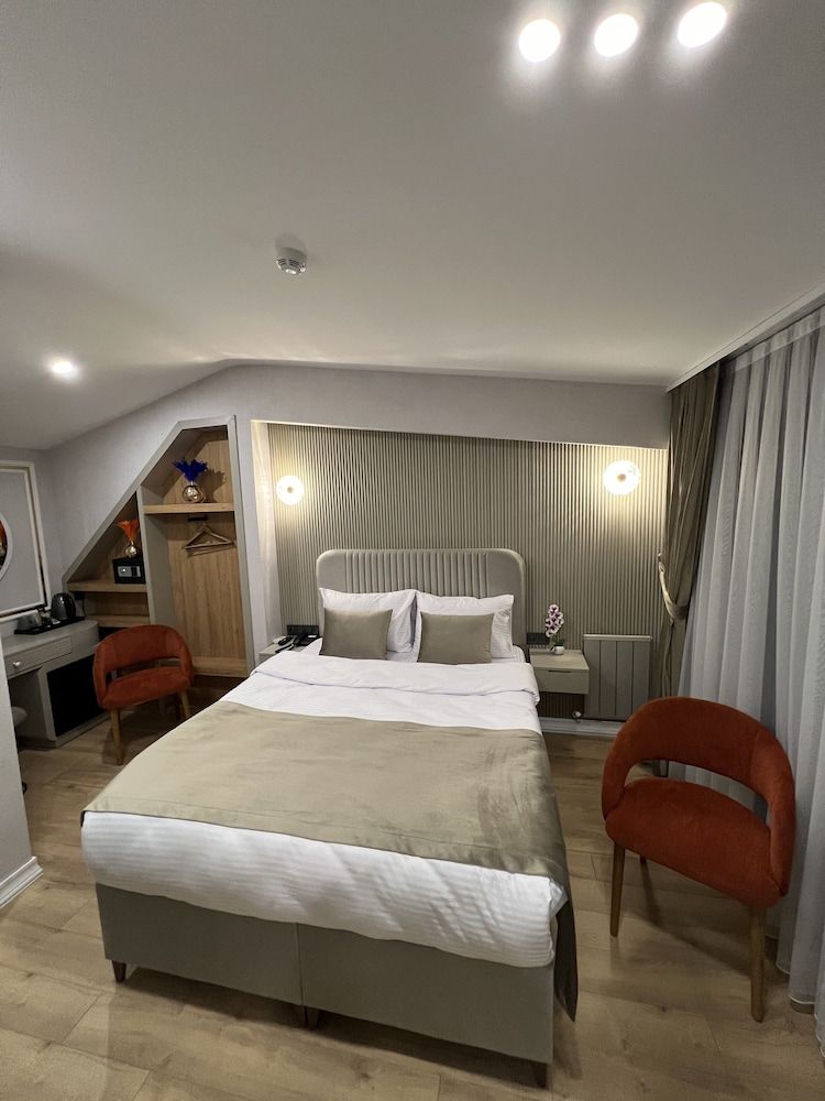 Elite Room, City View