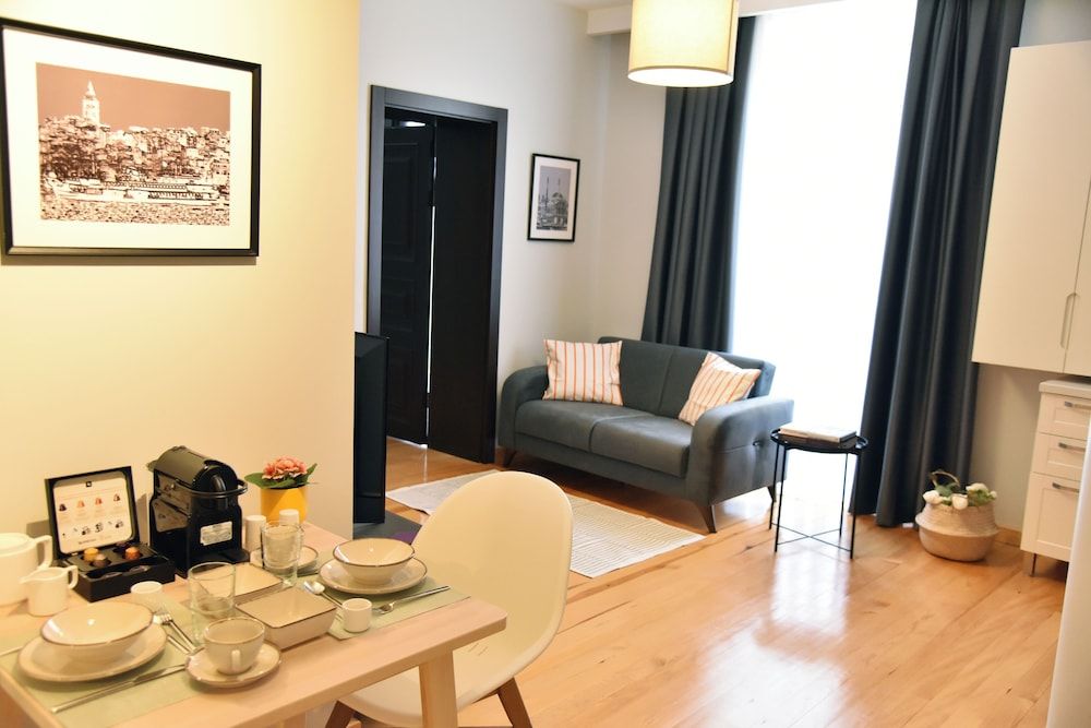 Deluxe Condo, Balcony, City View