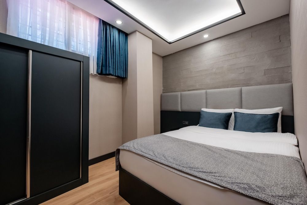 Standard Suite (Basement Floor)