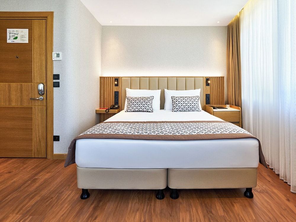 Suite, Corner
