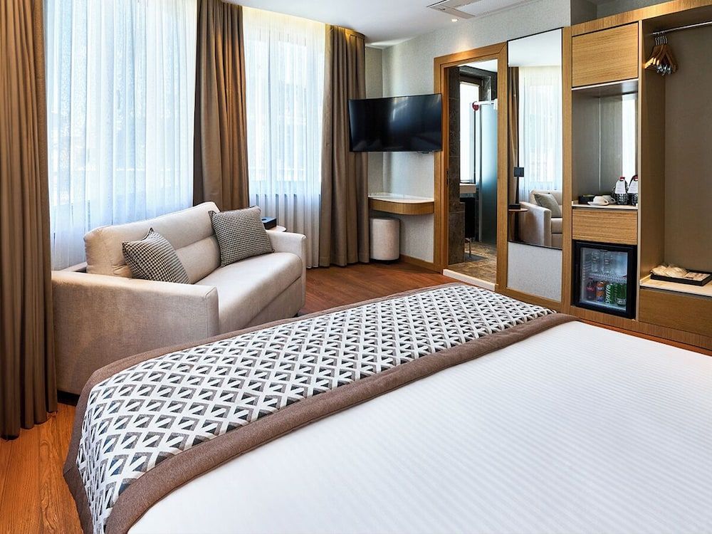 Suite, Corner