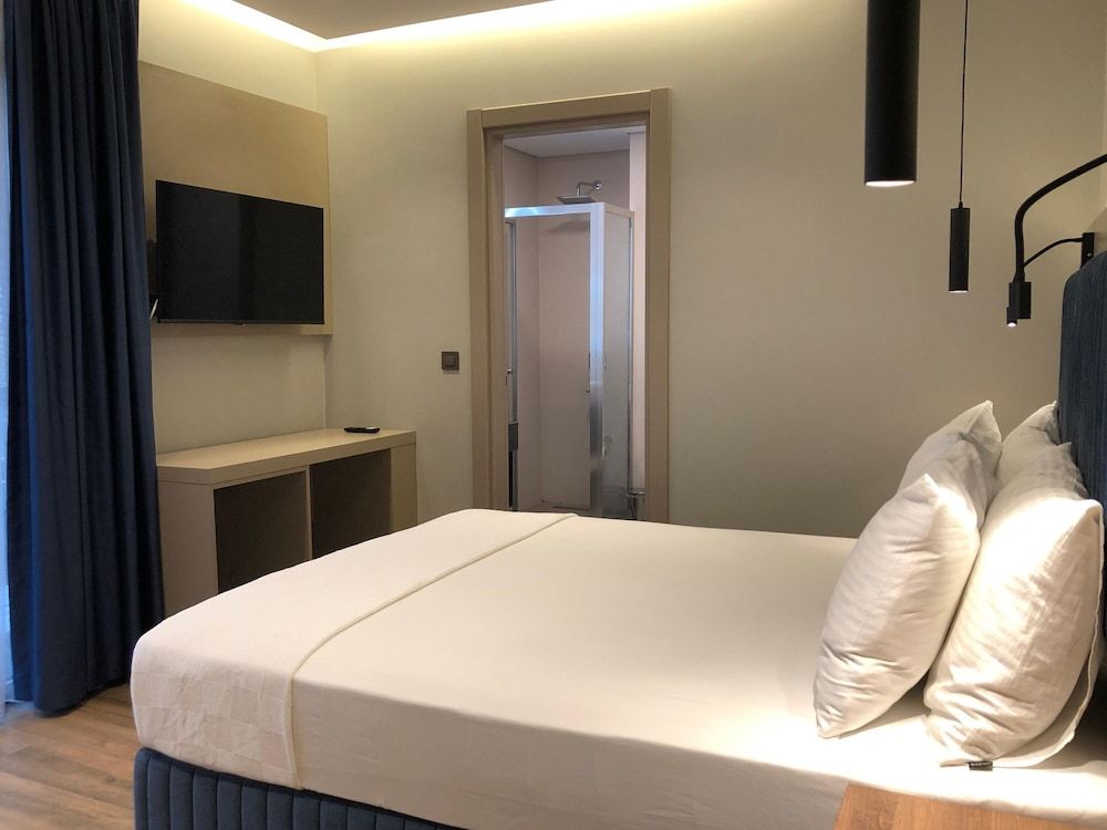 Deluxe Room, 1 Queen Bed, Non Smoking, Private Bathroom