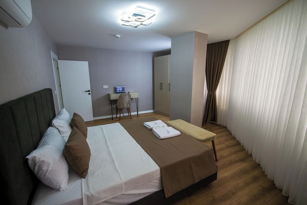 Deluxe Apartment, City View
