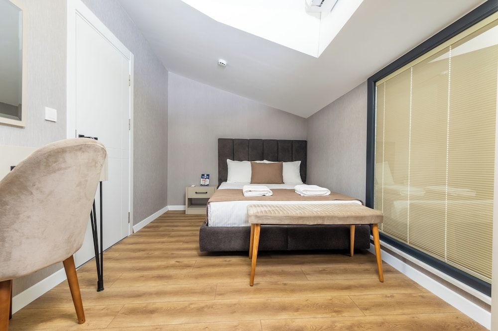 Deluxe Balcony City view suite