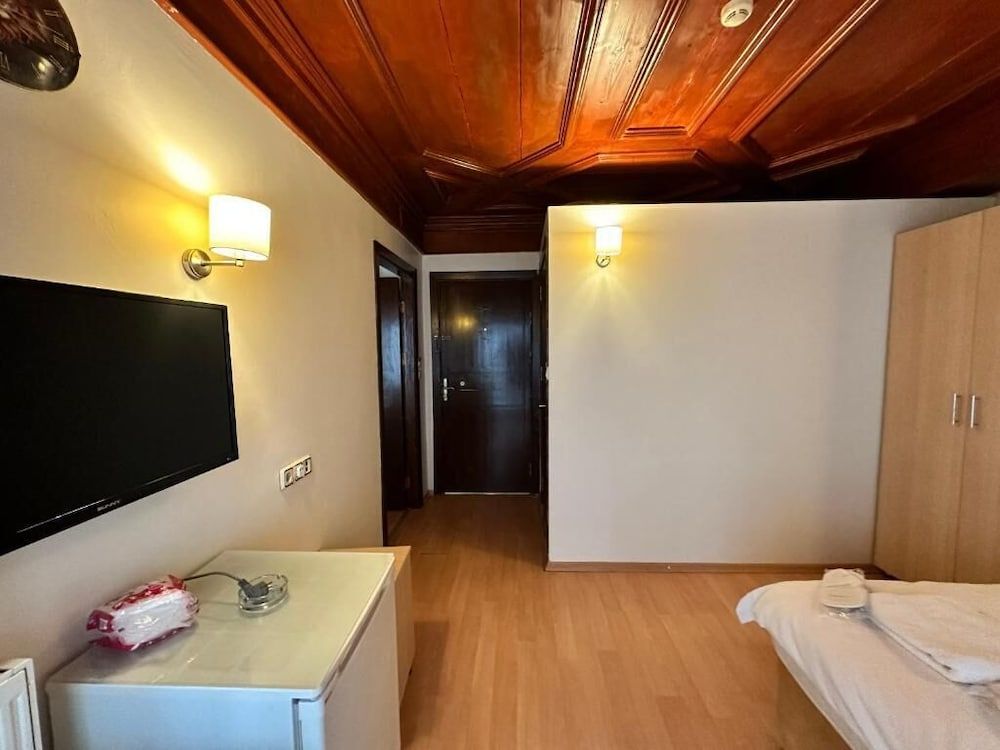 Adil Konak Hotel Double Room 5