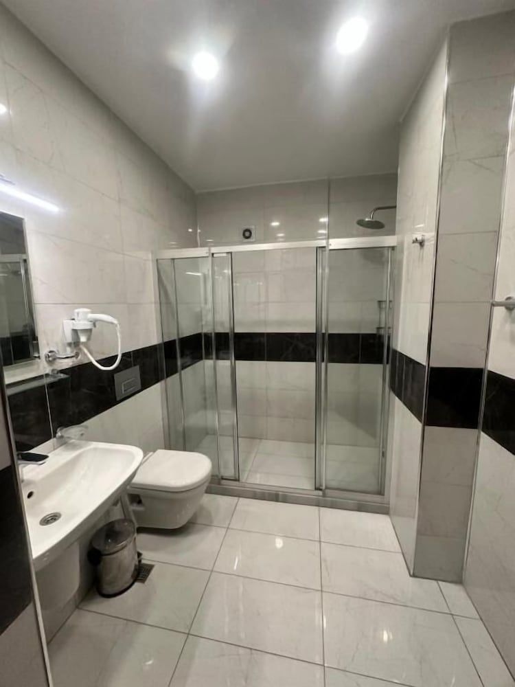 Adil Konak Hotel Double Room 4