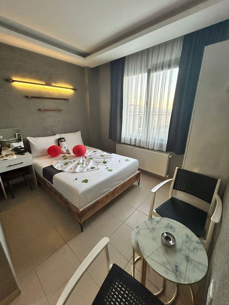 Economy Suite