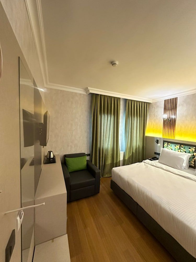 Deluxe Double or Twin Room, City View