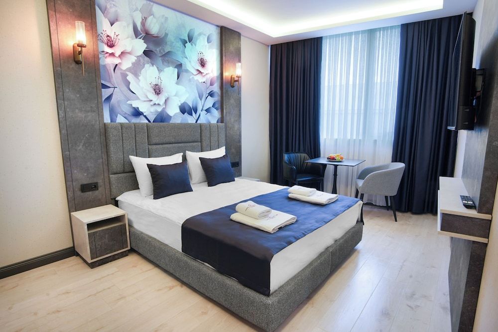 Deluxe Room, 1 Queen Bed, City View