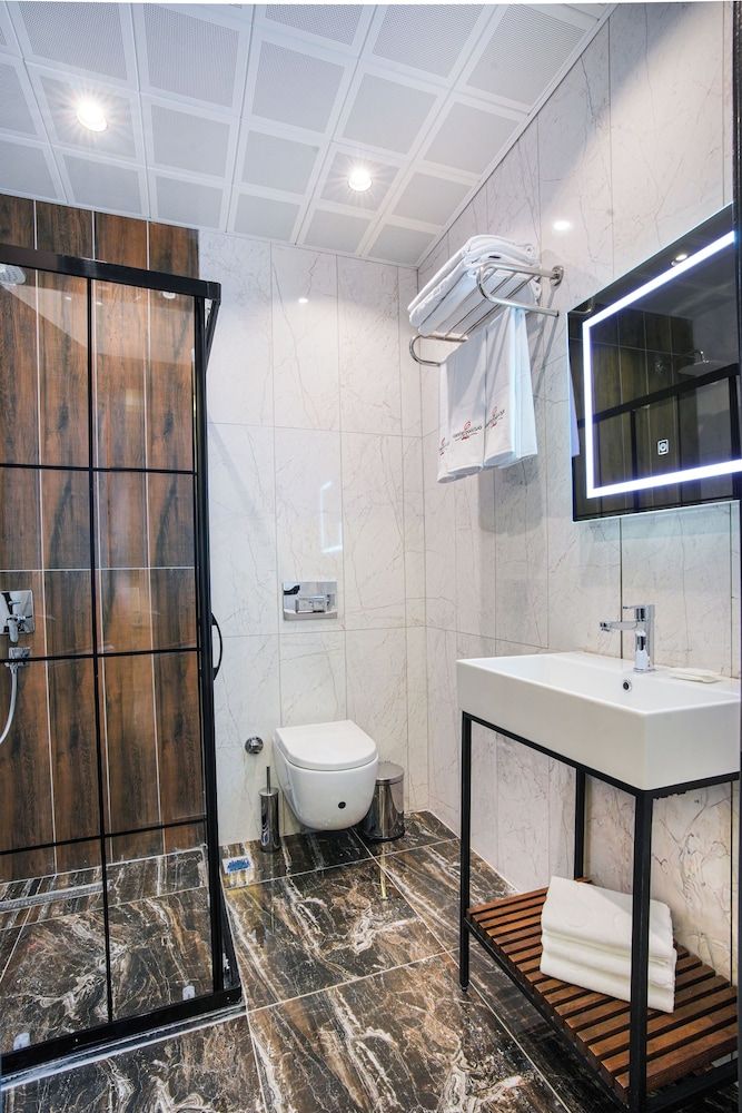 Deluxe Room, 1 Queen Bed, City View