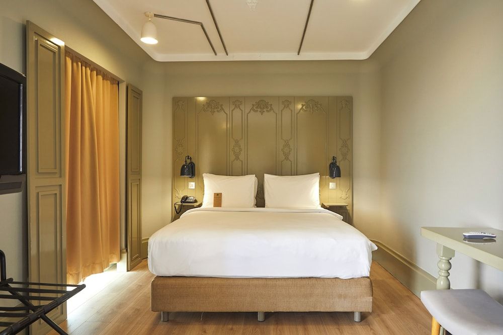 Deluxe Triple Room, City View