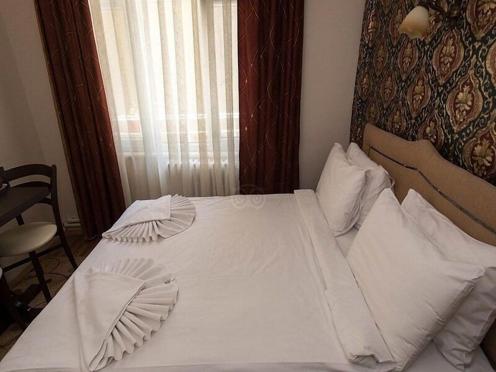Comfort Room, City View