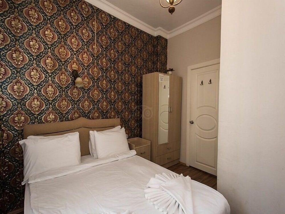 Comfort Room, City View