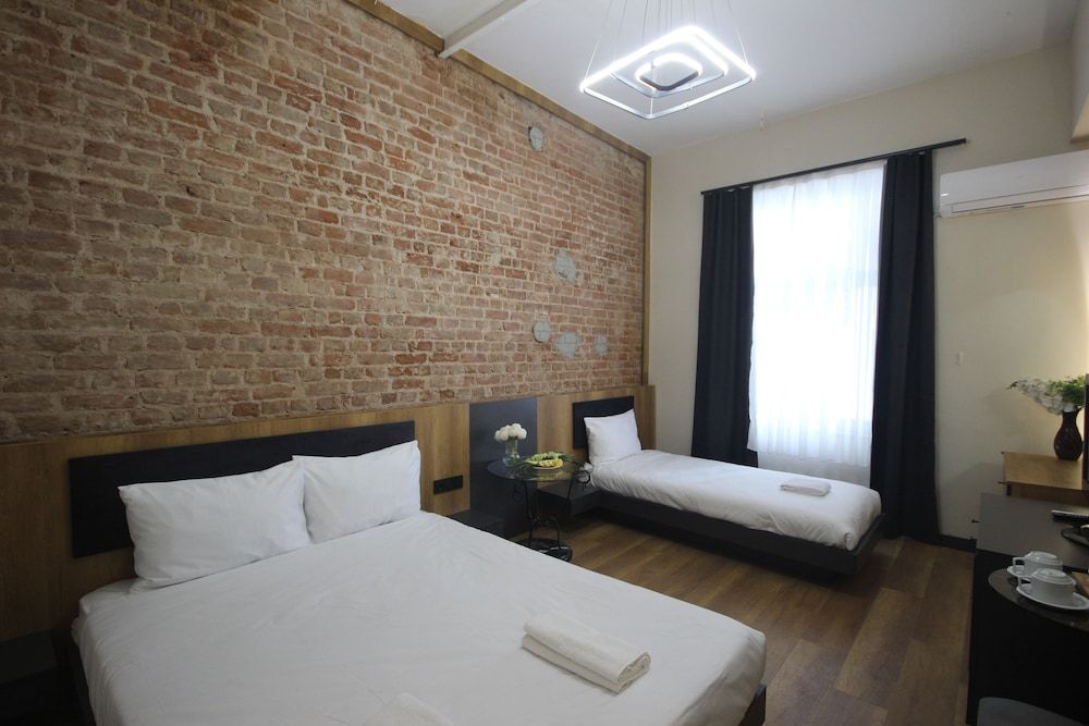 Standard Triple Room, City View