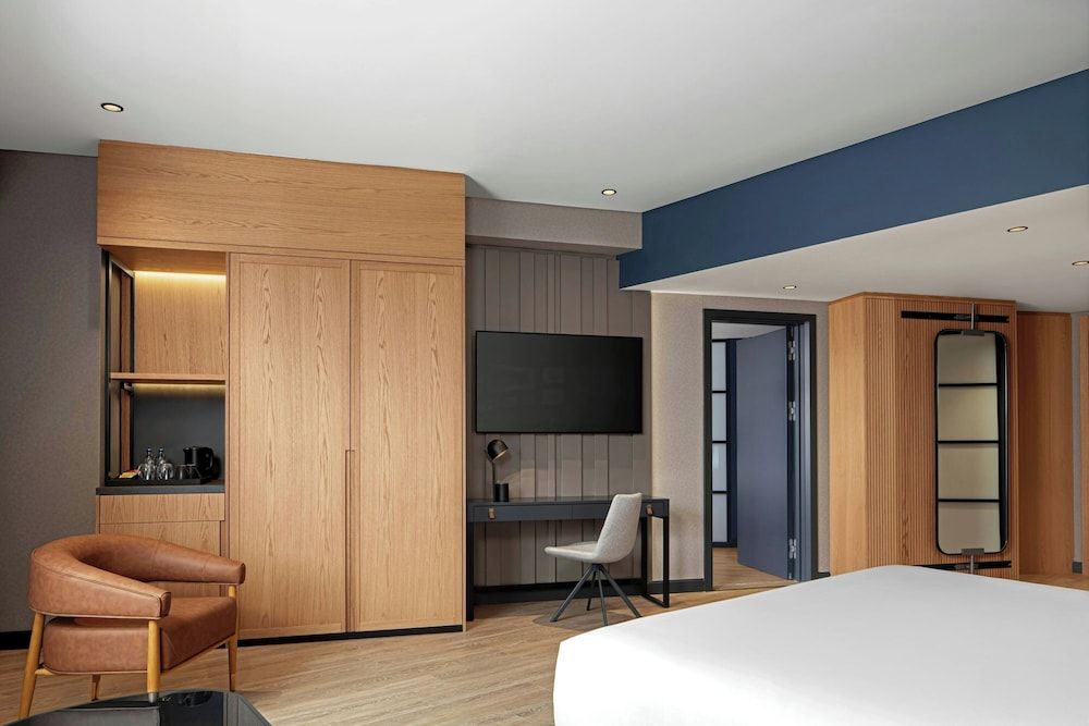 Deluxe Room, 1 King Bed, Non Smoking, Sea View
