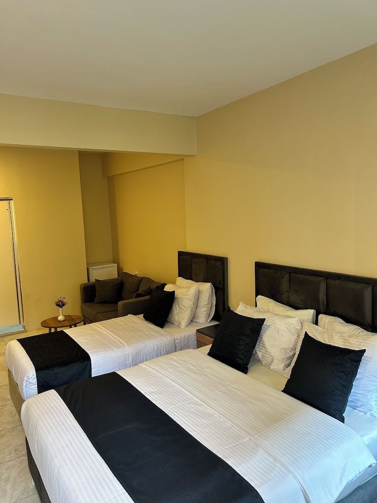 Classic Triple Room, Non Smoking, Private Bathroom